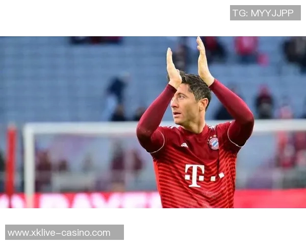 莱万重返德甲赛场引发拜仁球迷愤怒声讨：背叛与忘恩负义的双重指责